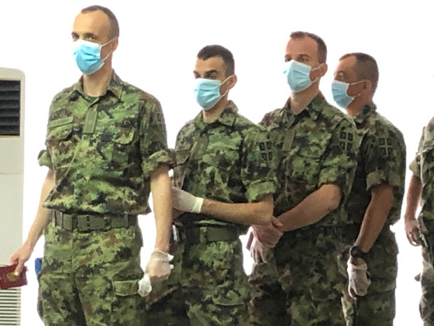 СРПСКИ ГАРДИСТИ први гласали у Москви: Поздравио их амбасадор Лазански (ФОТО)